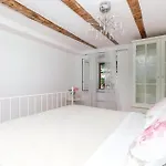 아파트 Charming Old House With Sea View