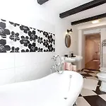 아파트 Charming Old House With Sea View *