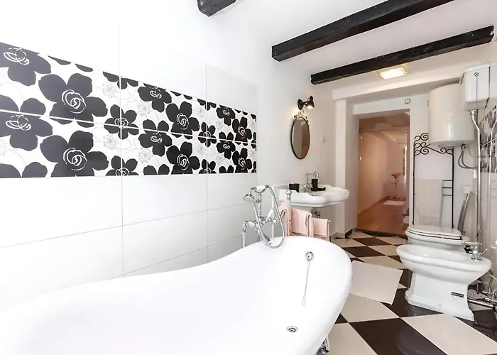 Apartman Charming Old House With Sea View *