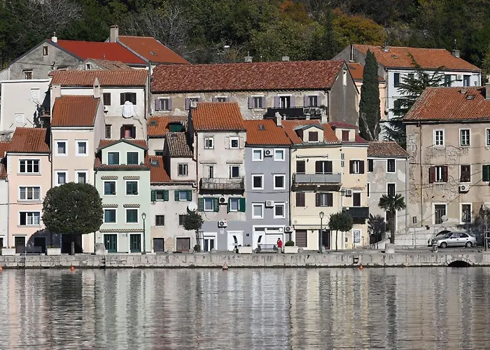 Charming Old House With Sea View Bakar