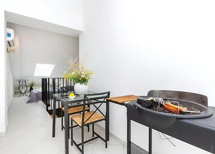 Apartman Charming Old House With Sea View